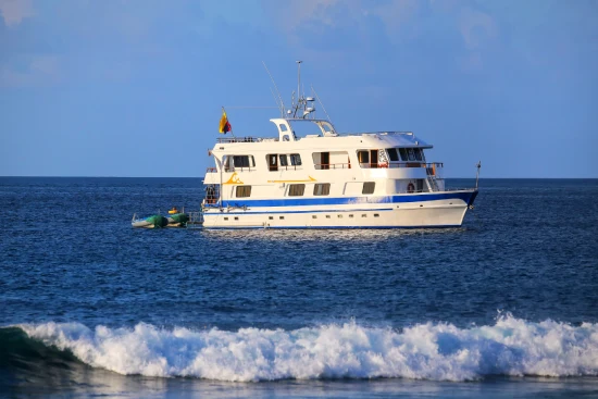 Yacht vor Espanola Island, Galápagos